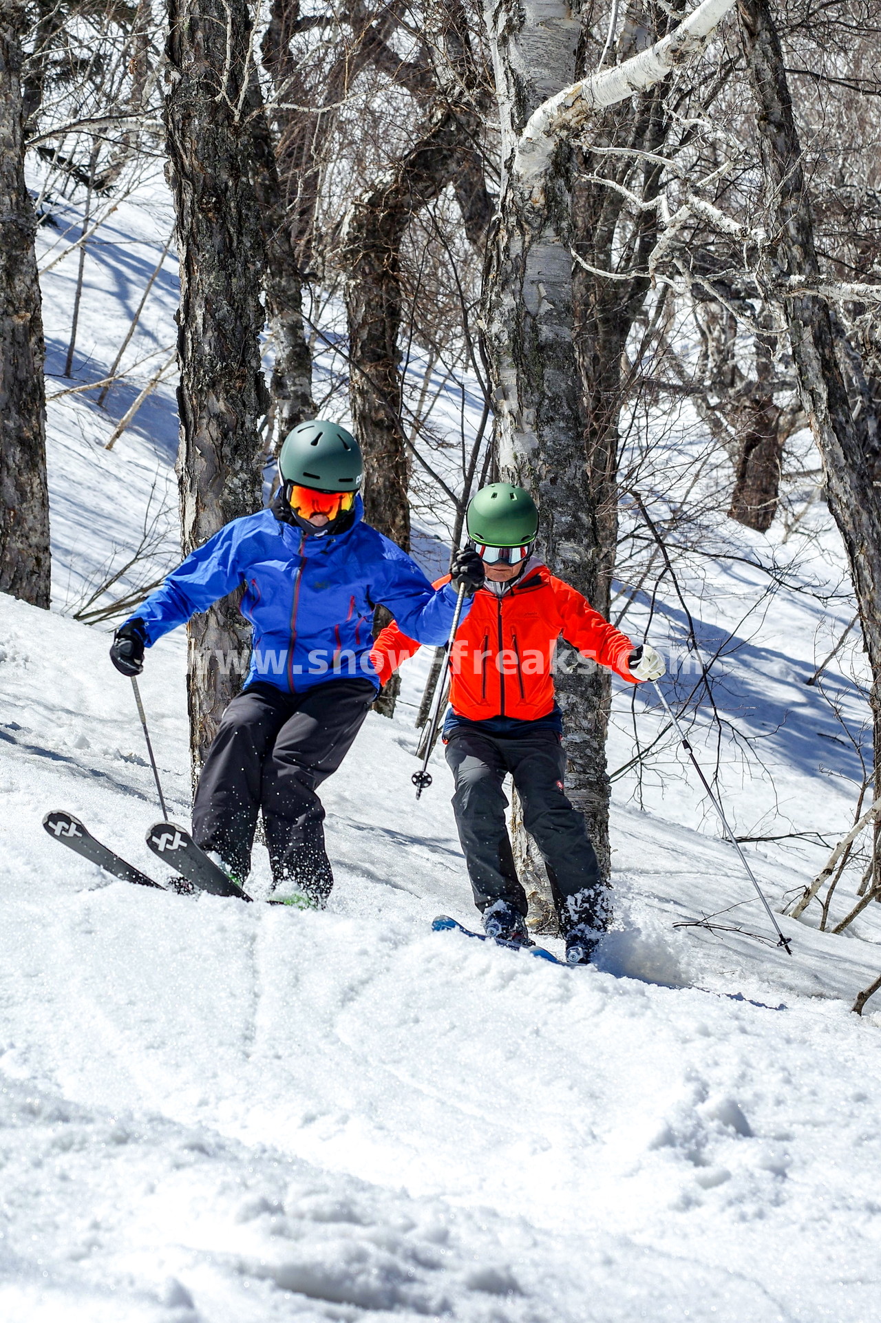 札幌国際スキー場 Mt.石井スポーツ ISHII SKI ACADEMY 校長・斉藤人之さんによる『斉藤塾』開講。本日のテーマは、「春雪！コブからスキーのたわみを楽しむ！！」(^^)v